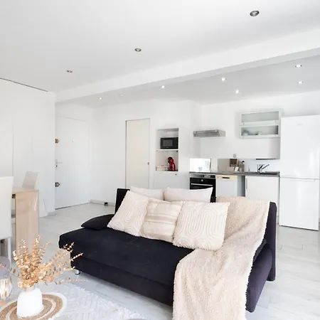 T2 Cyril Besset Apartment