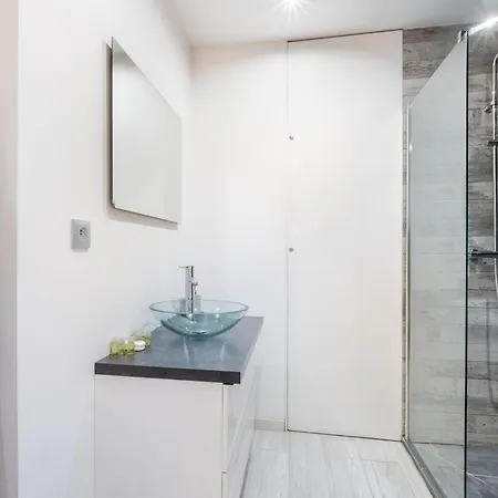 T2 Cyril Besset Apartment