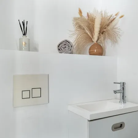 T2 Cyril Besset Apartment